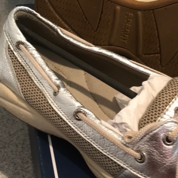SPERRY Top-Sider 8 1/2 M Laguna Silver Metallic/tan - Picture 4 of 5